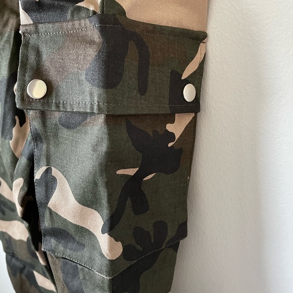 NWT BOOHOO CAMO PRINT CARGO PANTS SIZE 10 - Picture 5 of 11